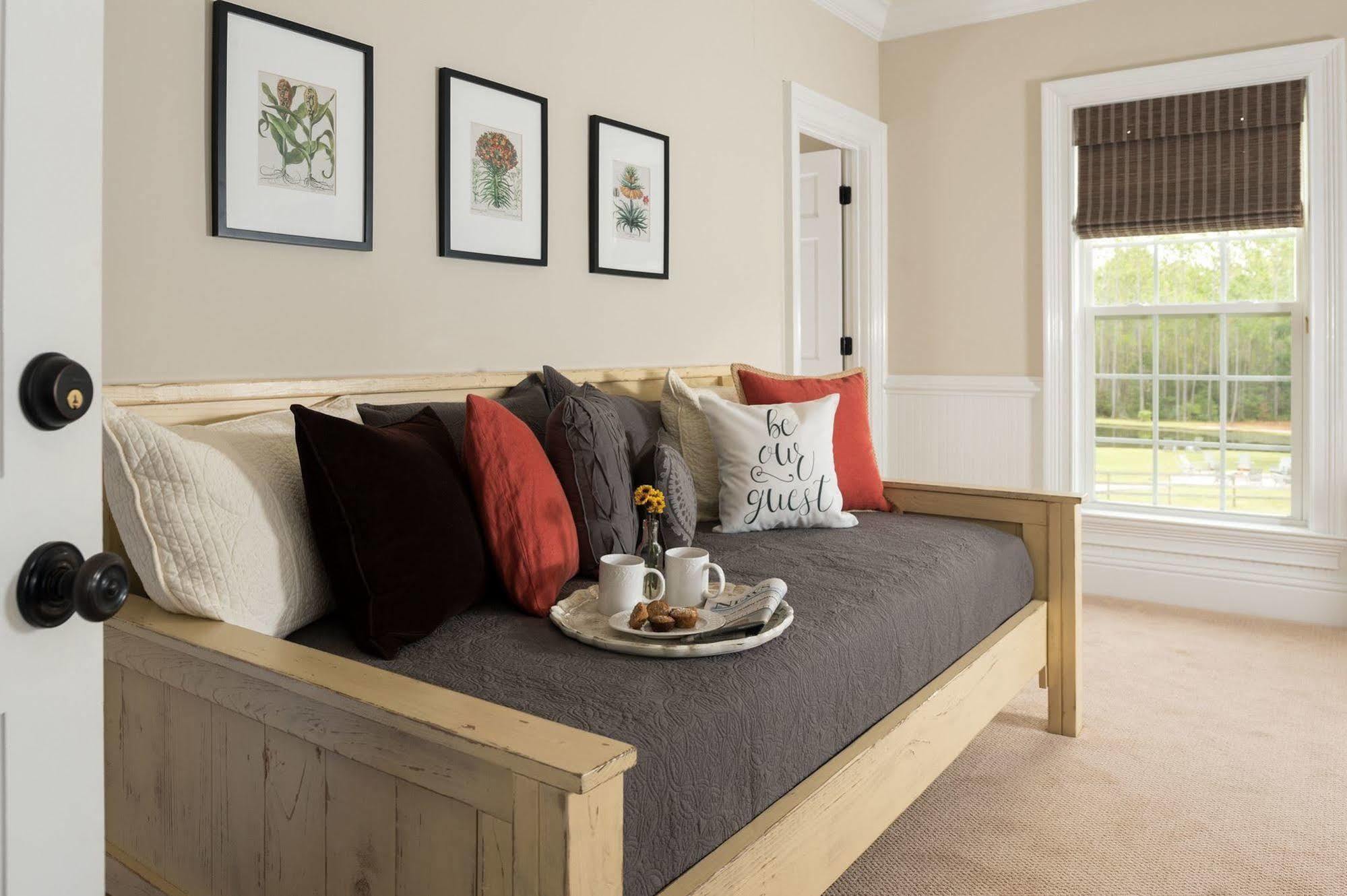 Horse Stamp Inn Waverly Екстер'єр фото